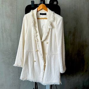 Zara White Raw Edge Boucle Jacket with large Pearl buttons. Size S